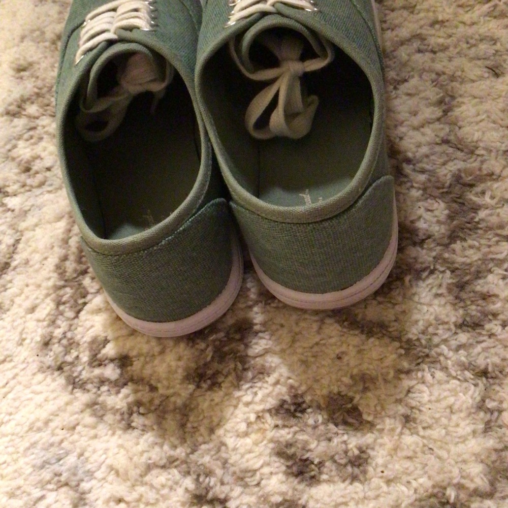 Universal Thread Sneakers - Picture 3 of 5